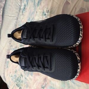 New Women's Slip On Navy Skechers Go Walk Classic Tennis Shoe. Size 8.5 medium